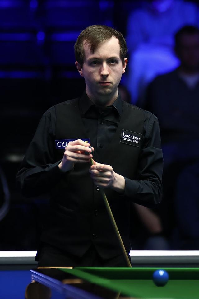 往往只隔一 往往只隔一